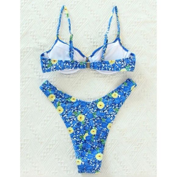 Bikini   - Picture 5 of 9